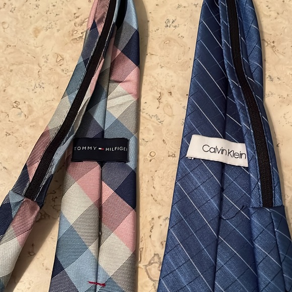 💕HP💕2 boys zipper tie bundle - 1 CK and 1 Tommy Hilfiger - Picture 2 of 4
